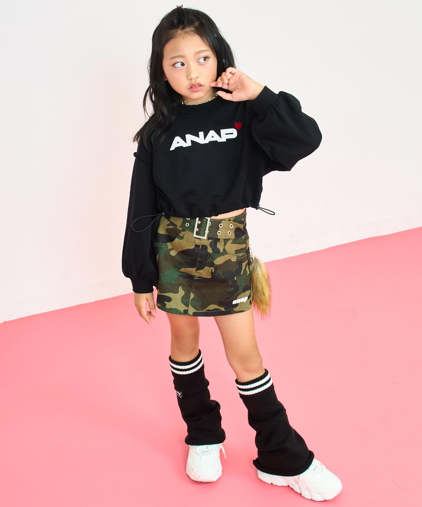 ブラック(120サイズ着用/身長：約128cm)