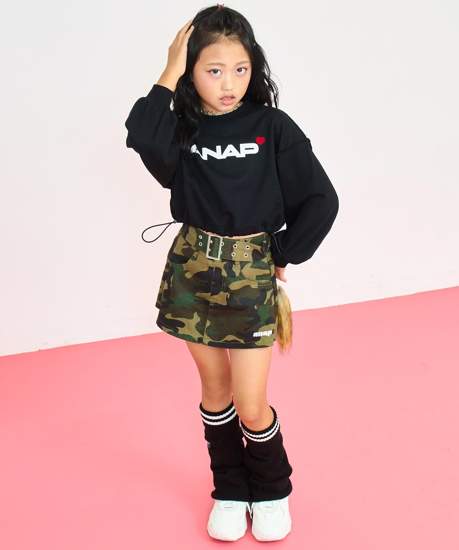 ブラック(120サイズ着用/身長：約128cm)