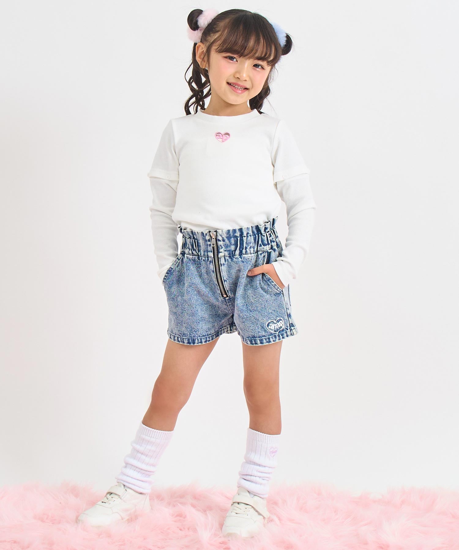 ホワイト(110サイズ着用/身長：約112cm)