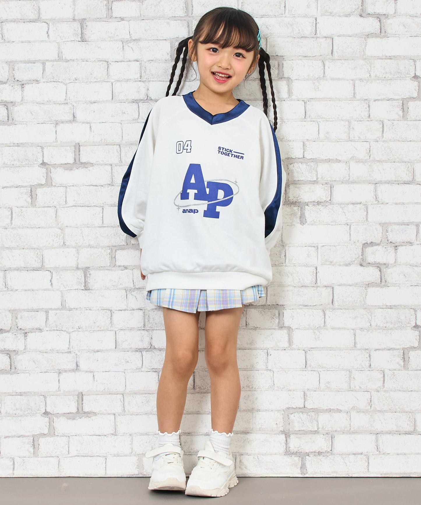 ホワイト(110サイズ着用/身長：約112cm)