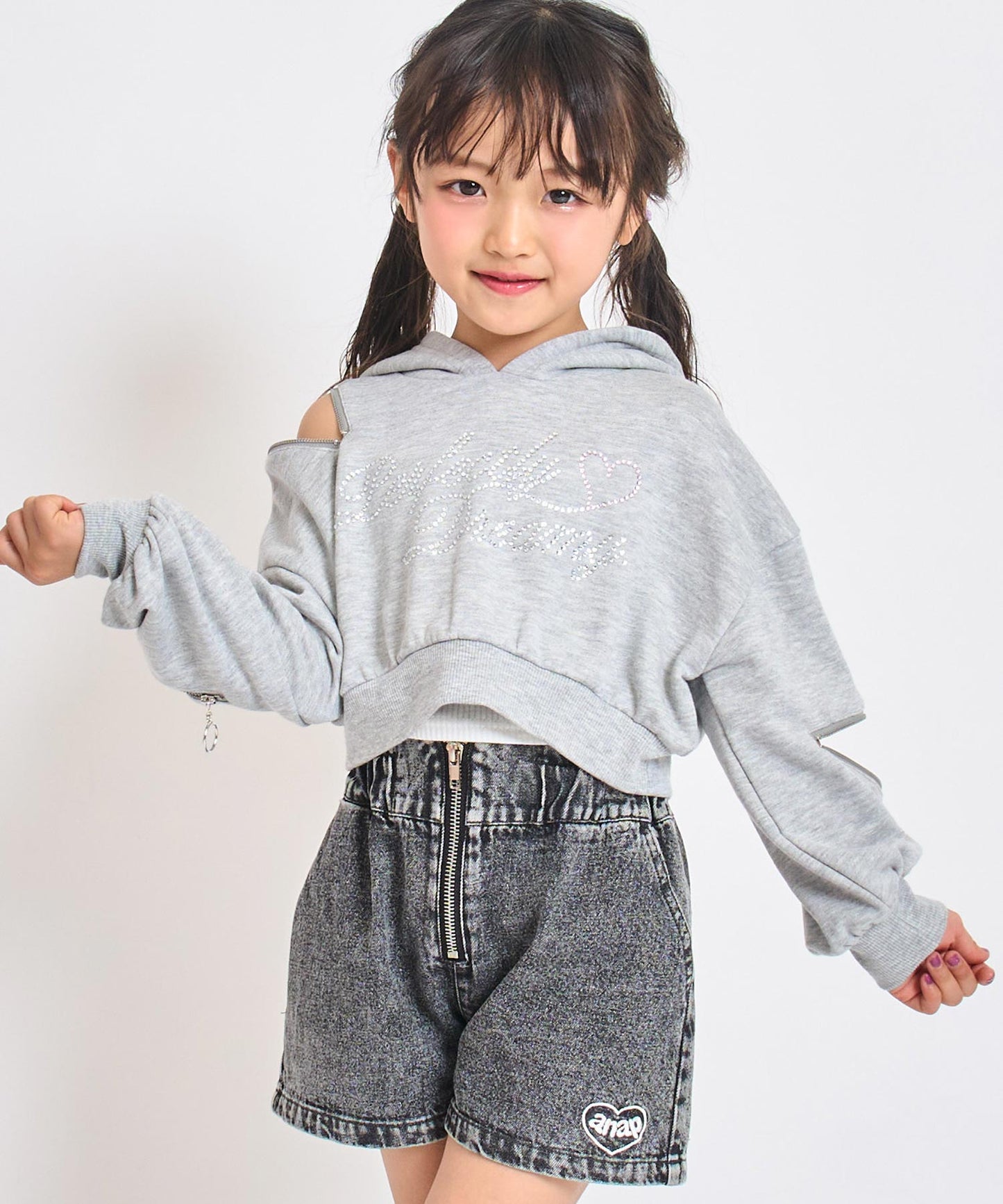 ライトグレー(110サイズ着用/身長：約113cm)