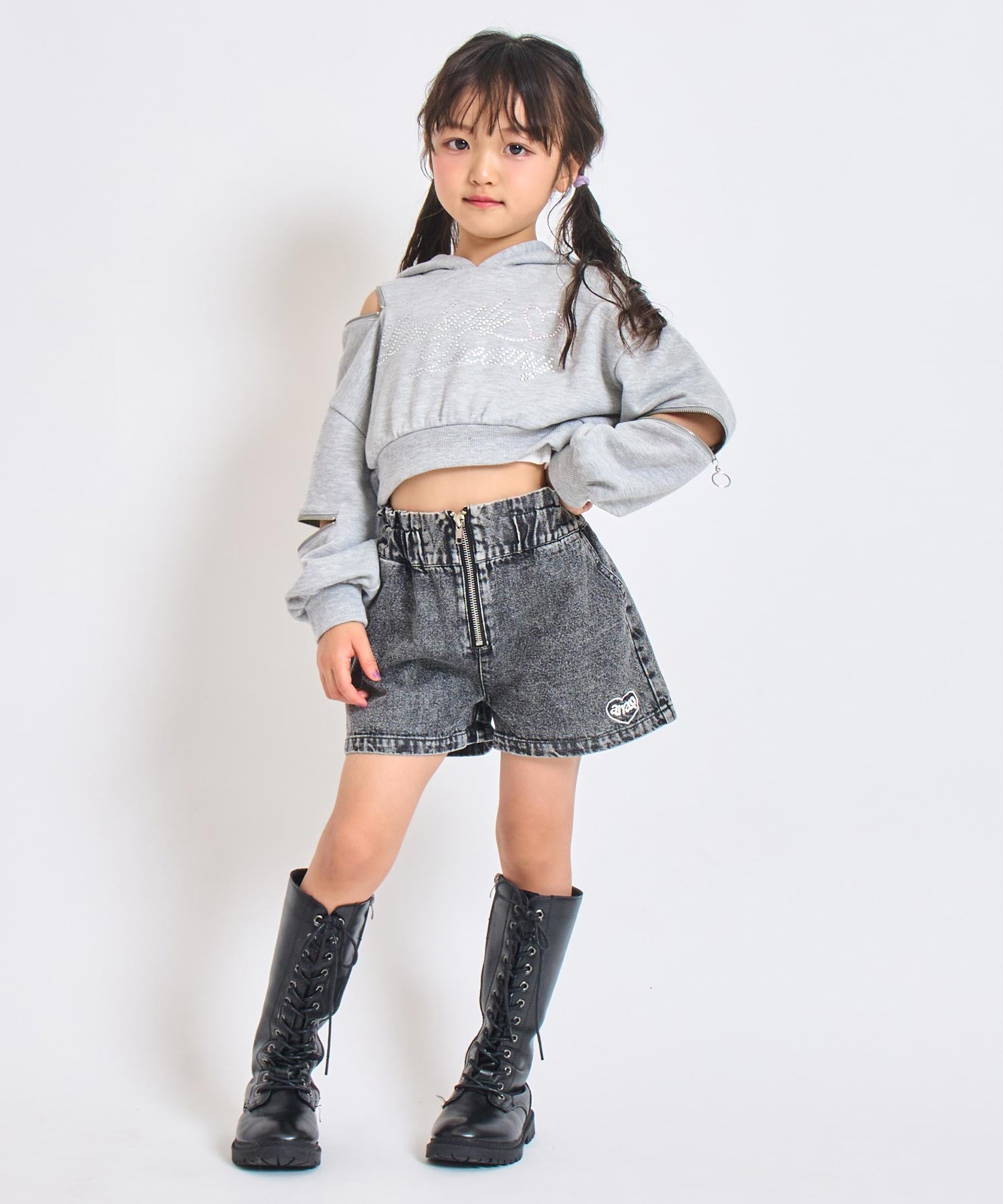 ライトグレー(110サイズ着用/身長：約113cm)