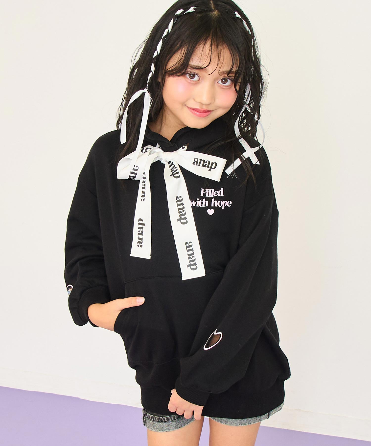 ブラック(120サイズ着用/身長：約128cm)