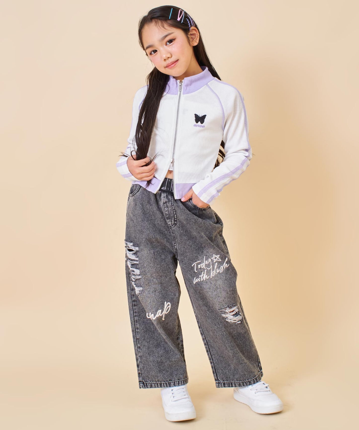 ホワイト(120サイズ着用/身長：約123cm)