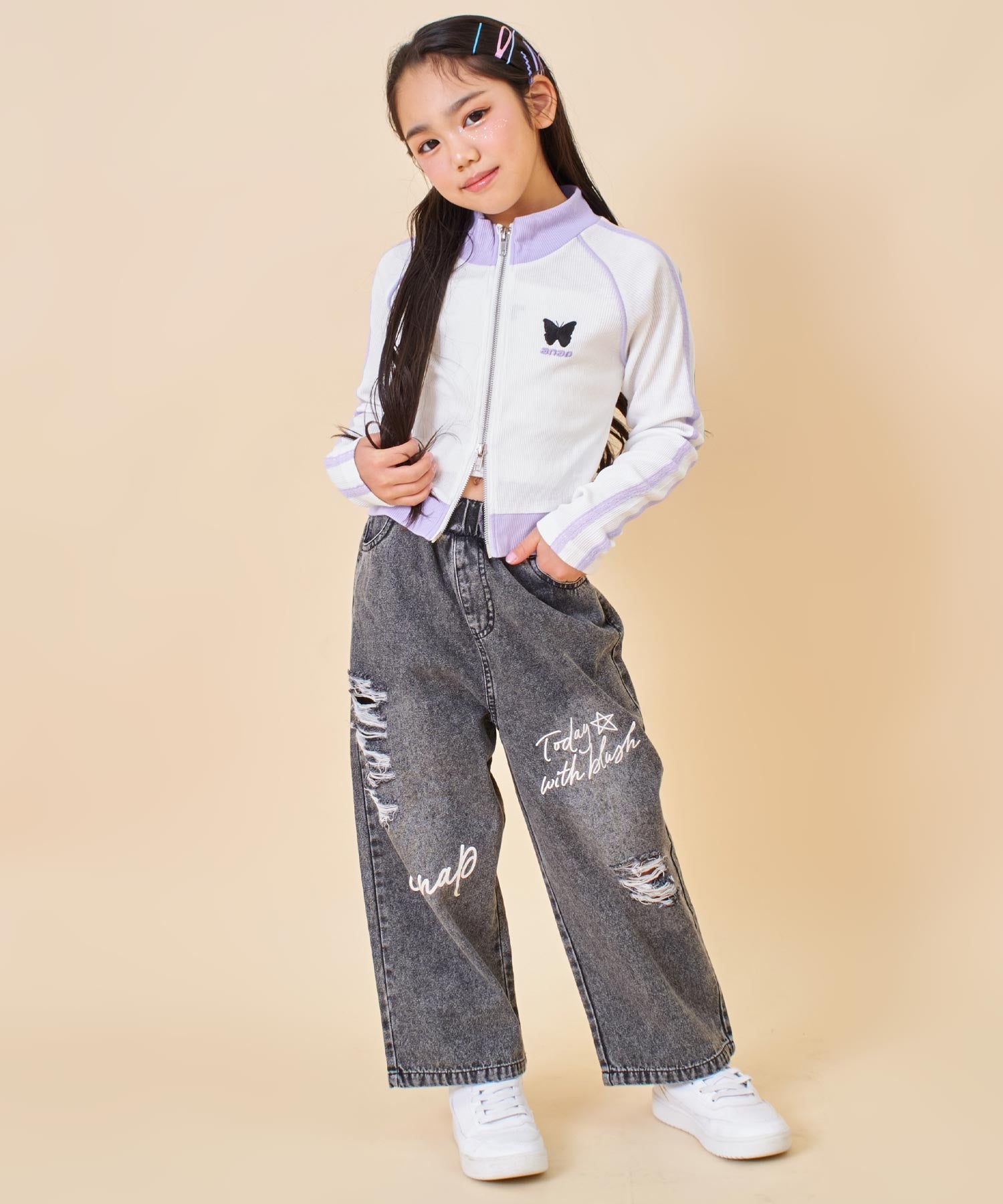 ホワイト(120サイズ着用/身長：約123cm)