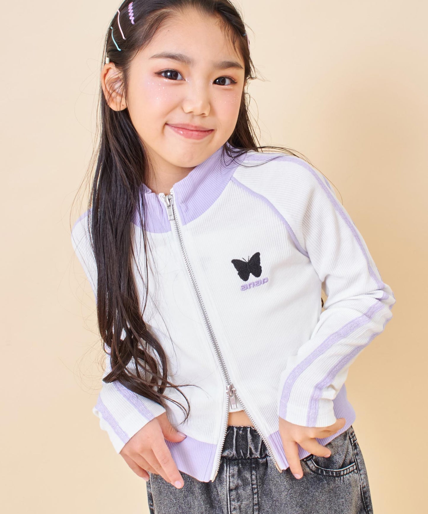 ホワイト(120サイズ着用/身長：約123cm)