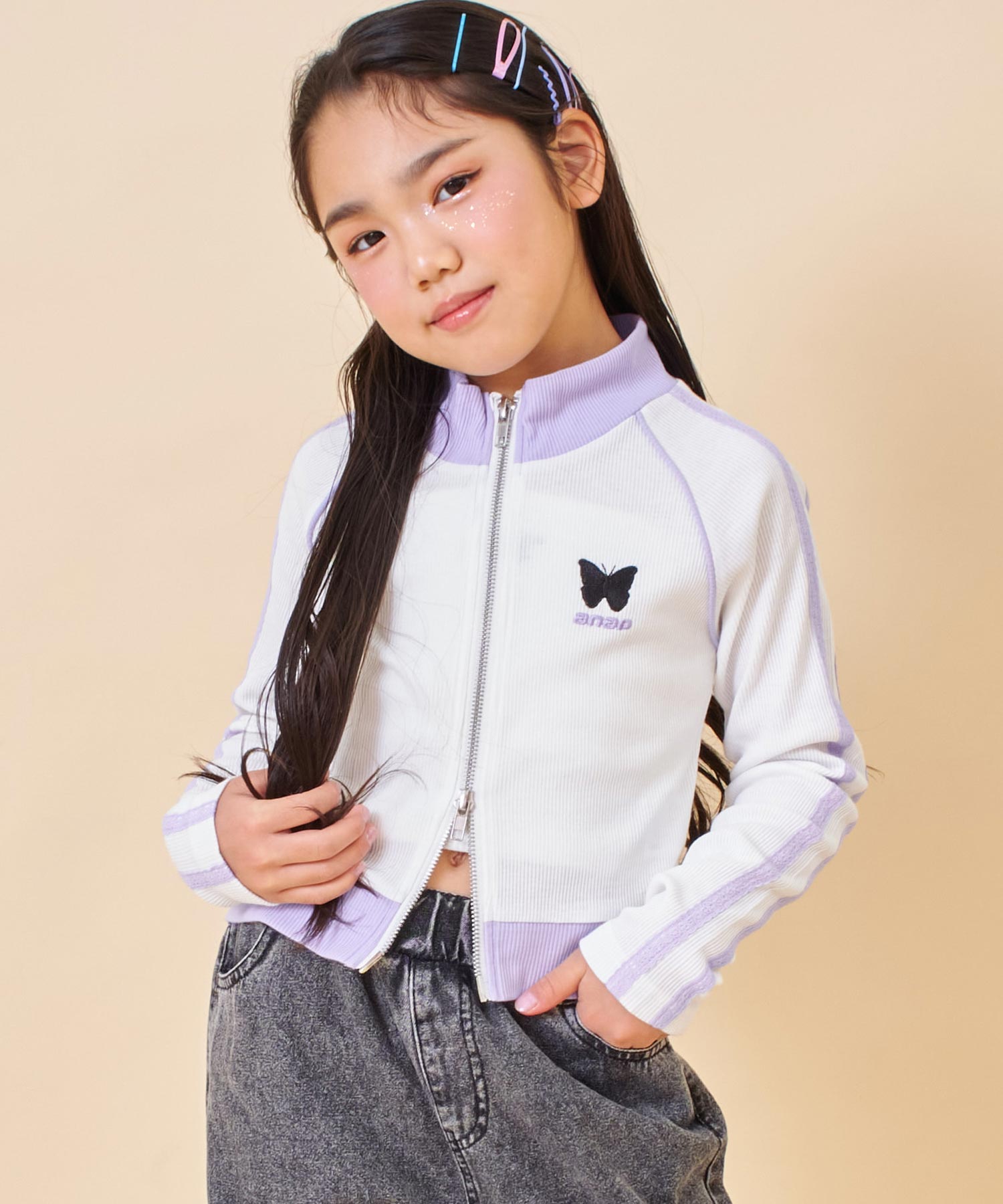 ホワイト(120サイズ着用/身長：約123cm)