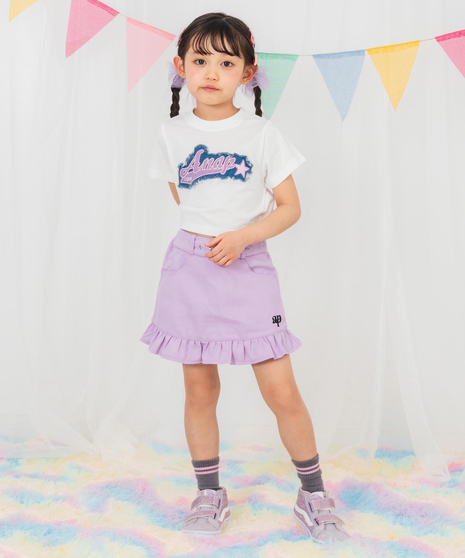 ホワイト(110サイズ着用/身長：約106m)