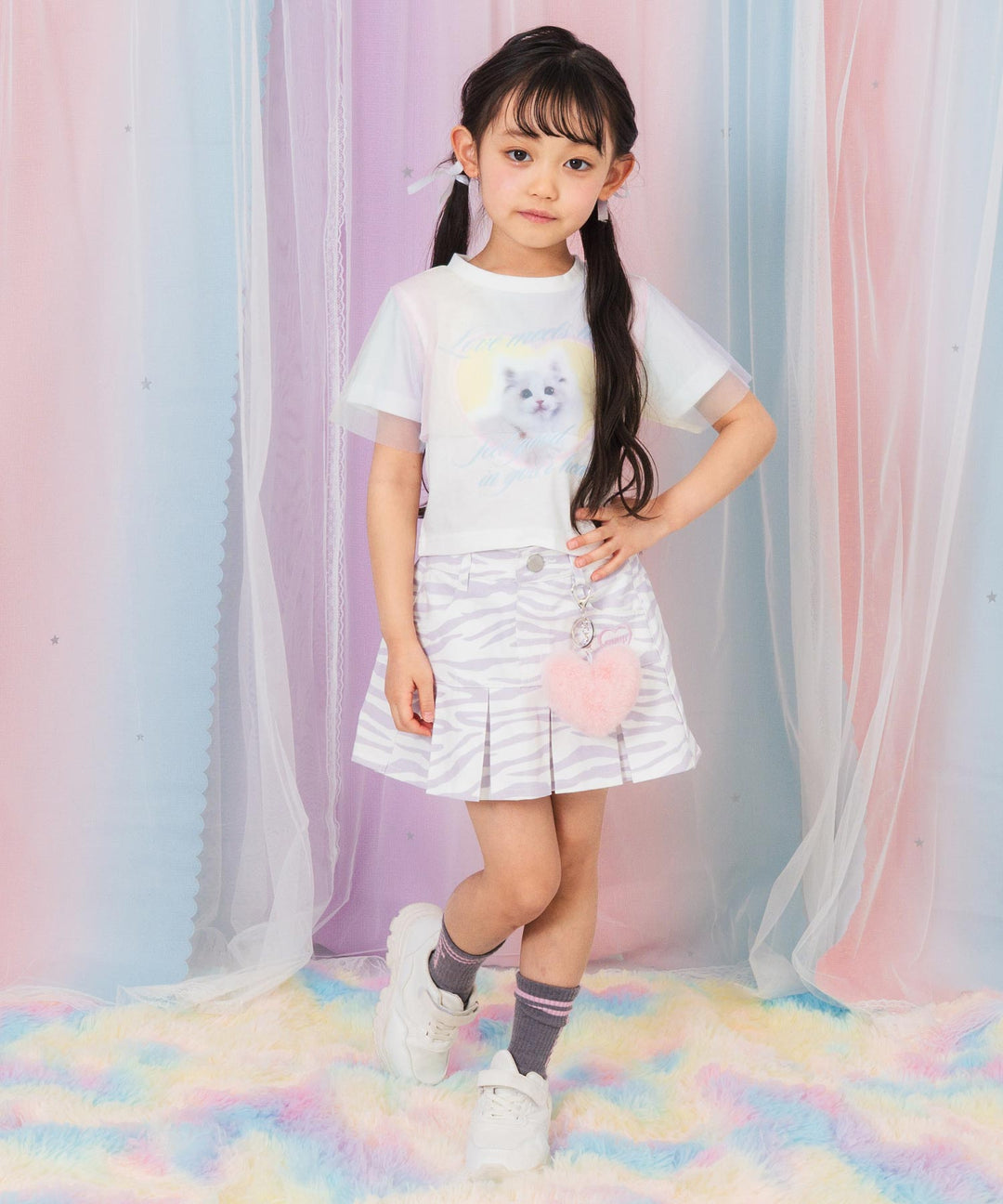 ホワイト(110サイズ着用/身長：約106cm)