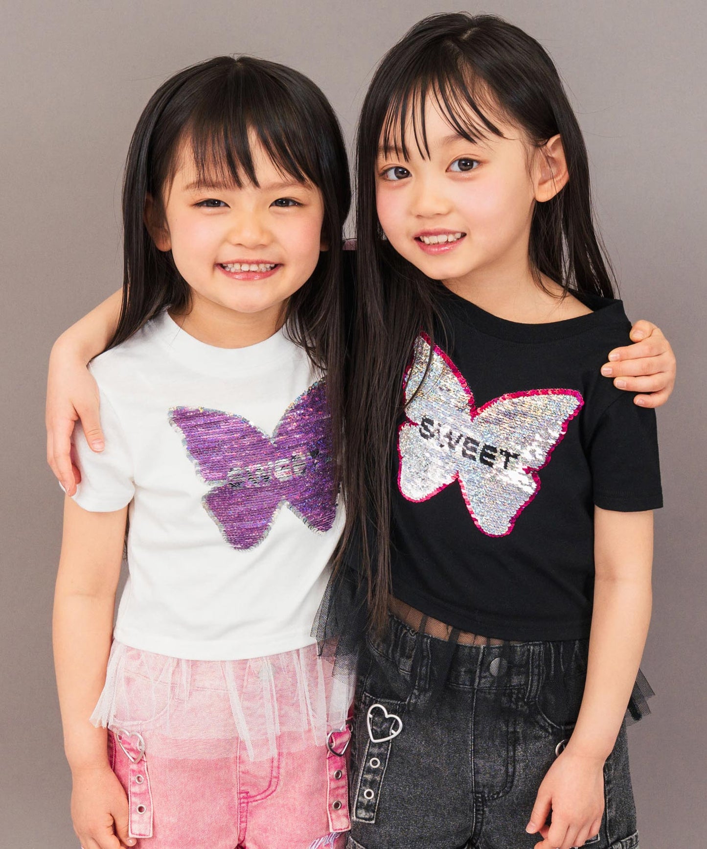 ホワイト(110サイズ着用/身長：約103cm)
ブラック(110サイズ着用/身長：約106cm)