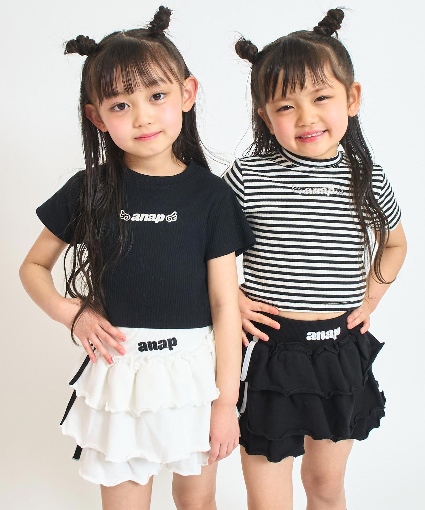 ブラック(110サイズ着用/身長：約106cm)
ブラック/ホワイト(110サイズ着用/身長：約106cm)