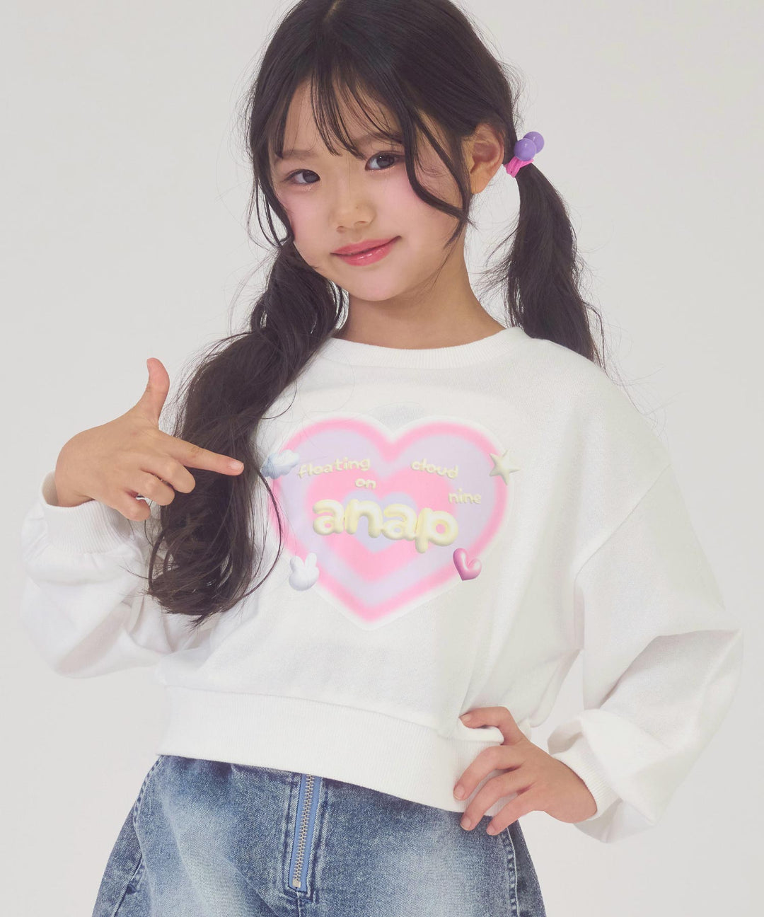 ホワイト(120サイズ着用/身長：約112cm)