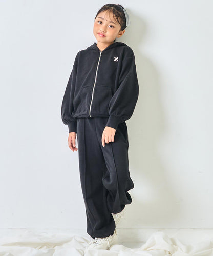 ブラック(120サイズ着用/身長：約128cm)