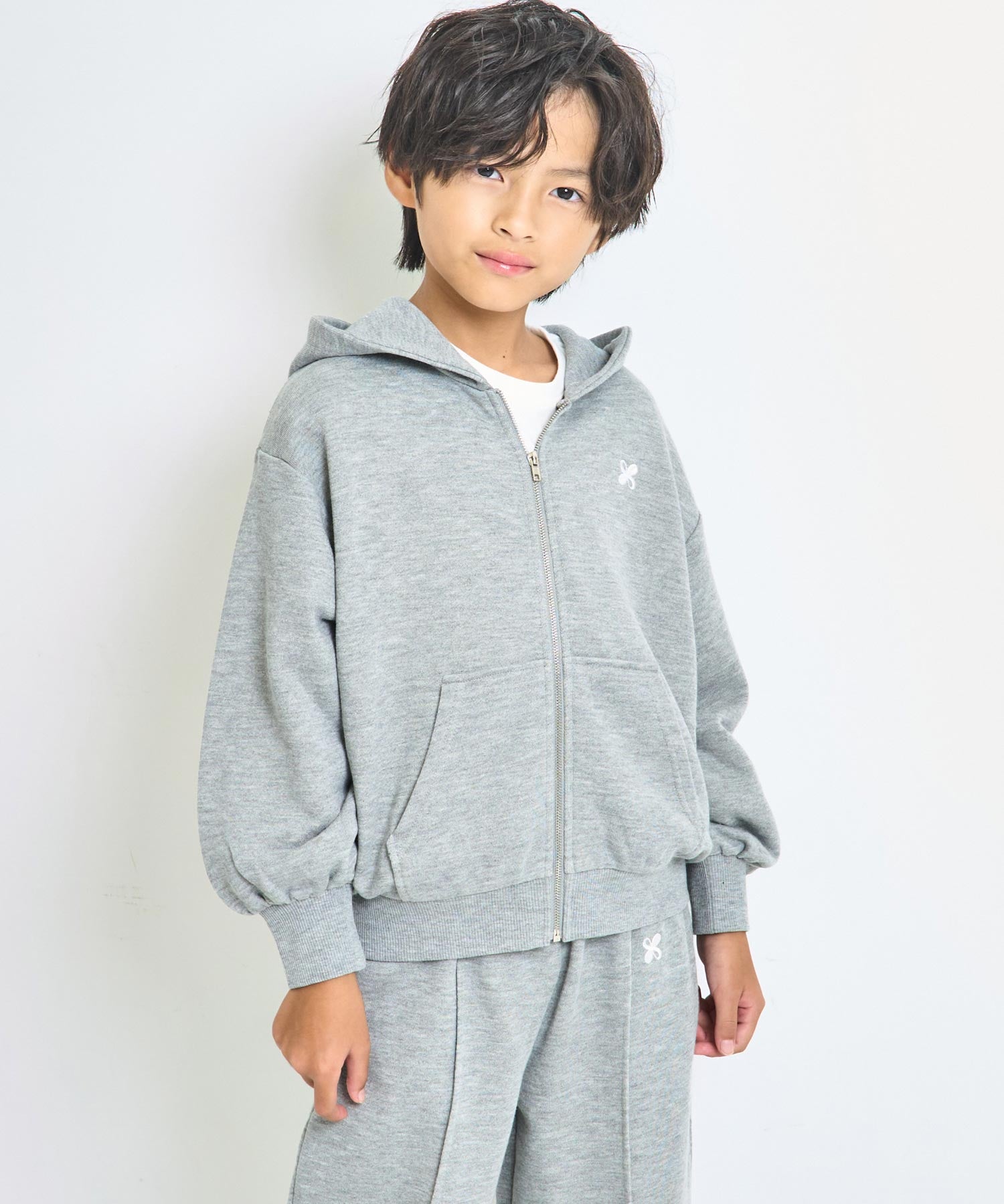 グレー(130サイズ着用/身長：約130cm)