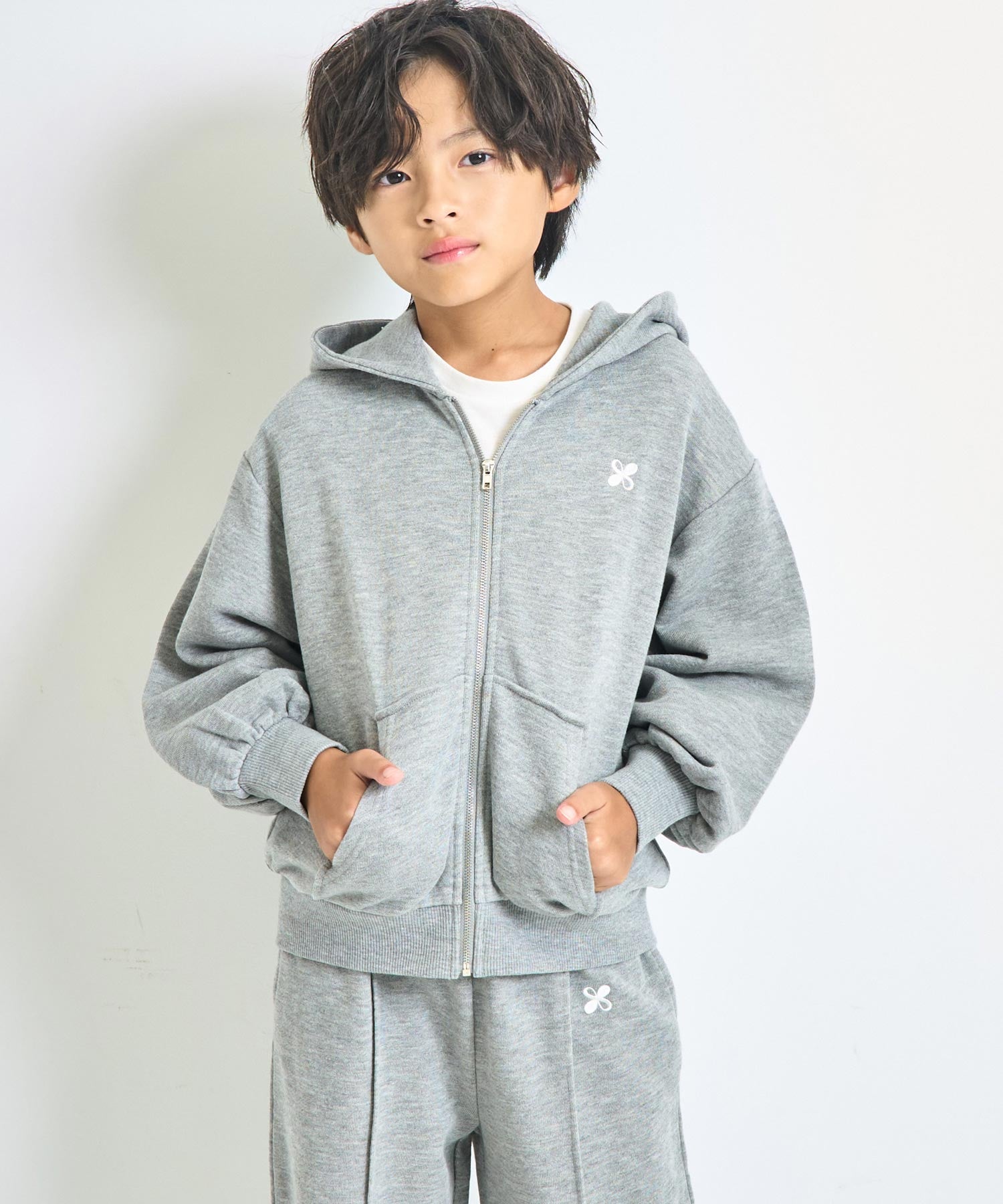 グレー(130サイズ着用/身長：約130cm)