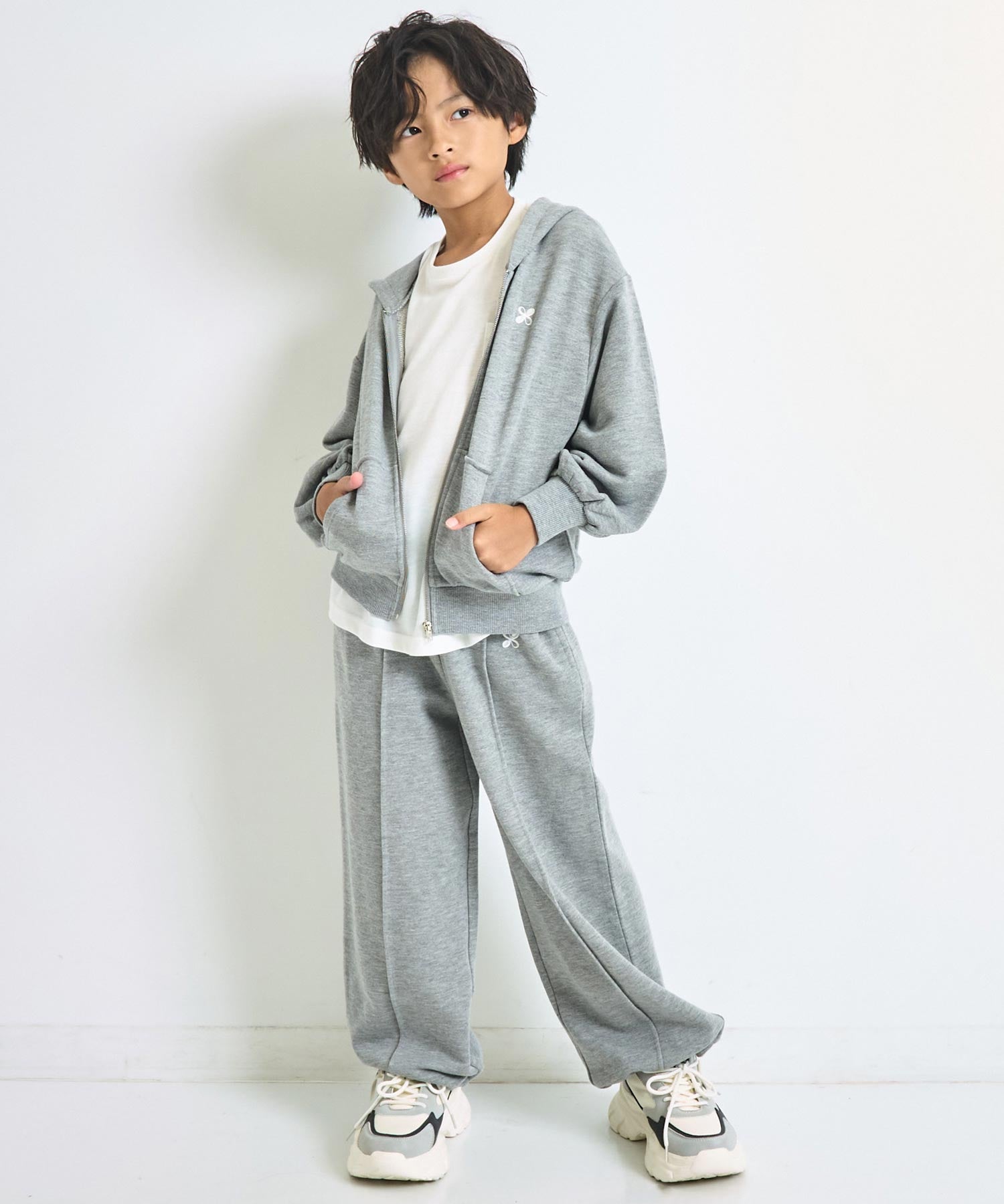 グレー(130サイズ着用/身長：約130cm)