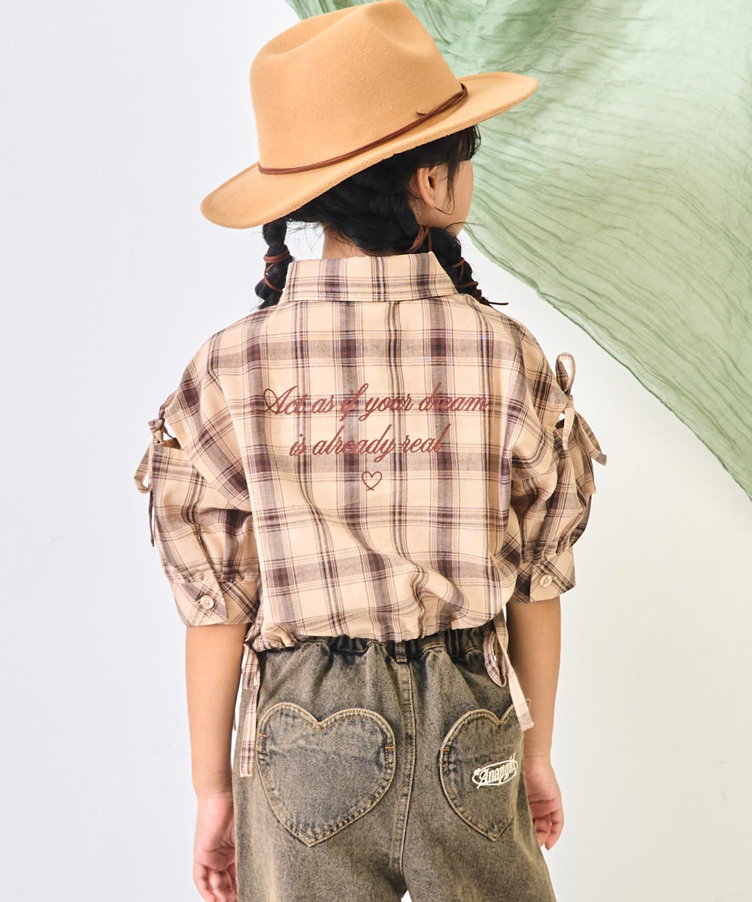 (新色)ベージュ(120サイズ着用/身長：約128cm)