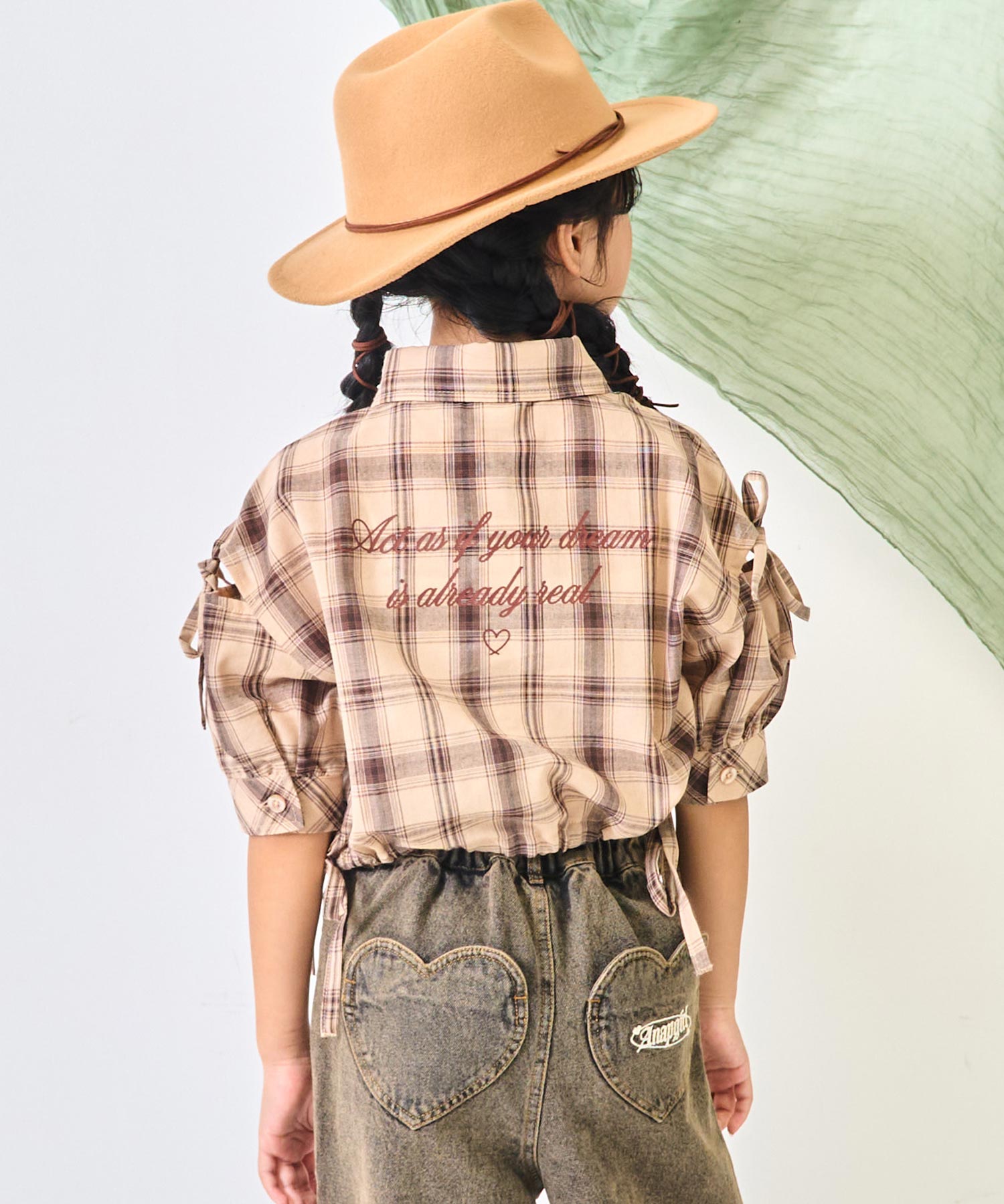 (新色)ベージュ(120サイズ着用/身長：約128cm)