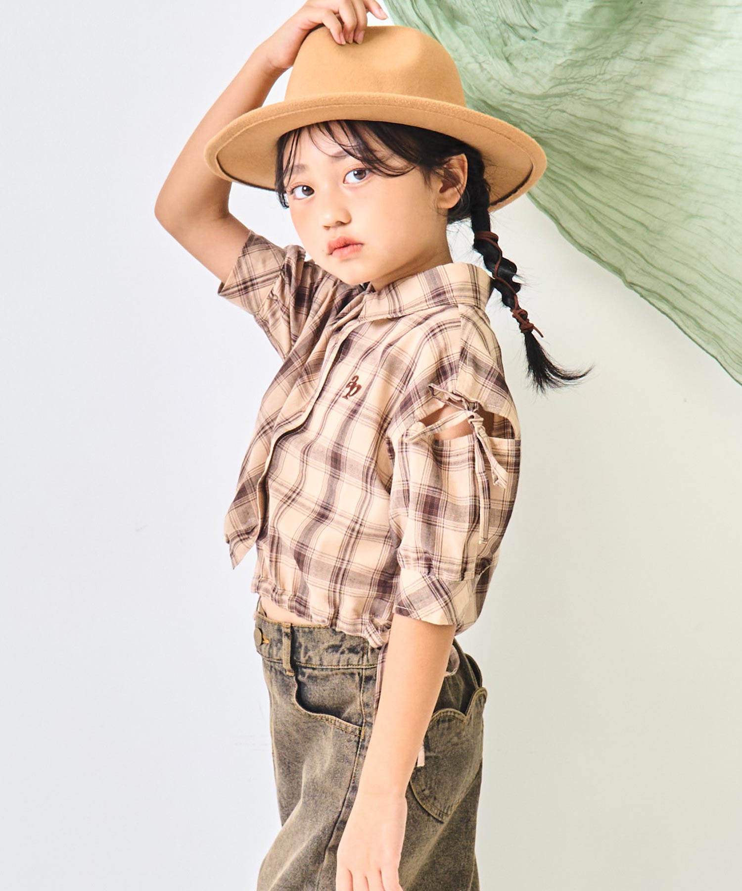 (新色)ベージュ(120サイズ着用/身長：約128cm)
