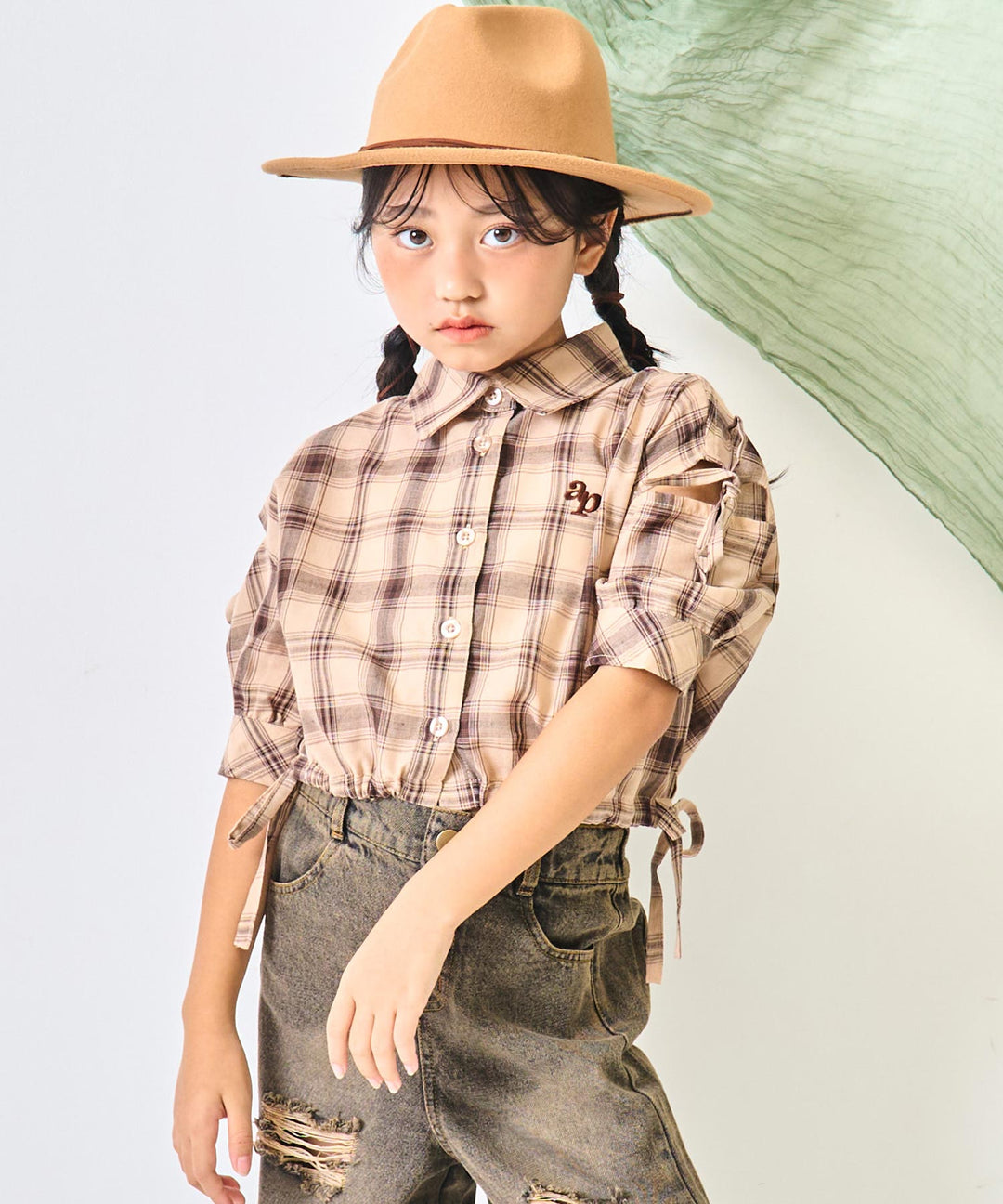 (新色)ベージュ(120サイズ着用/身長：約128cm)