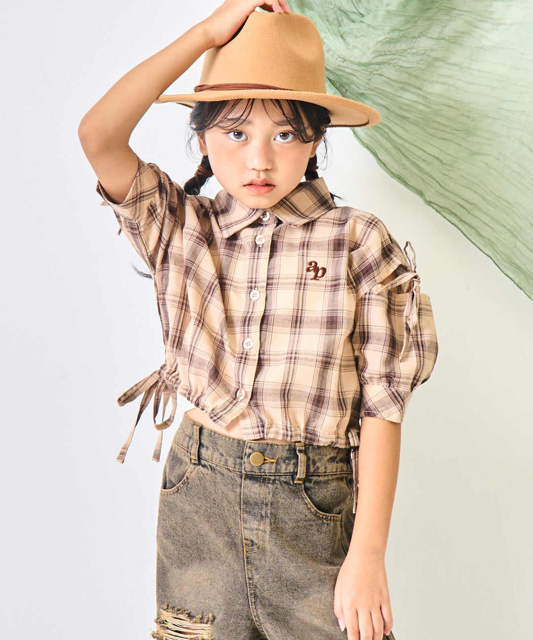 (新色)ベージュ(120サイズ着用/身長：約128cm)
