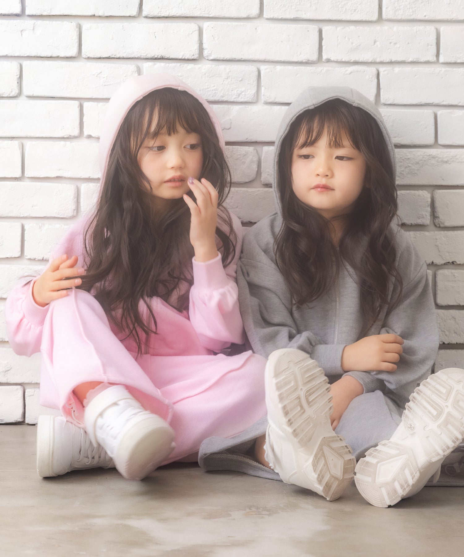 ピンク(110サイズ着用/身長：約106cm)
グレー(110サイズ着用/身長：約103cm)