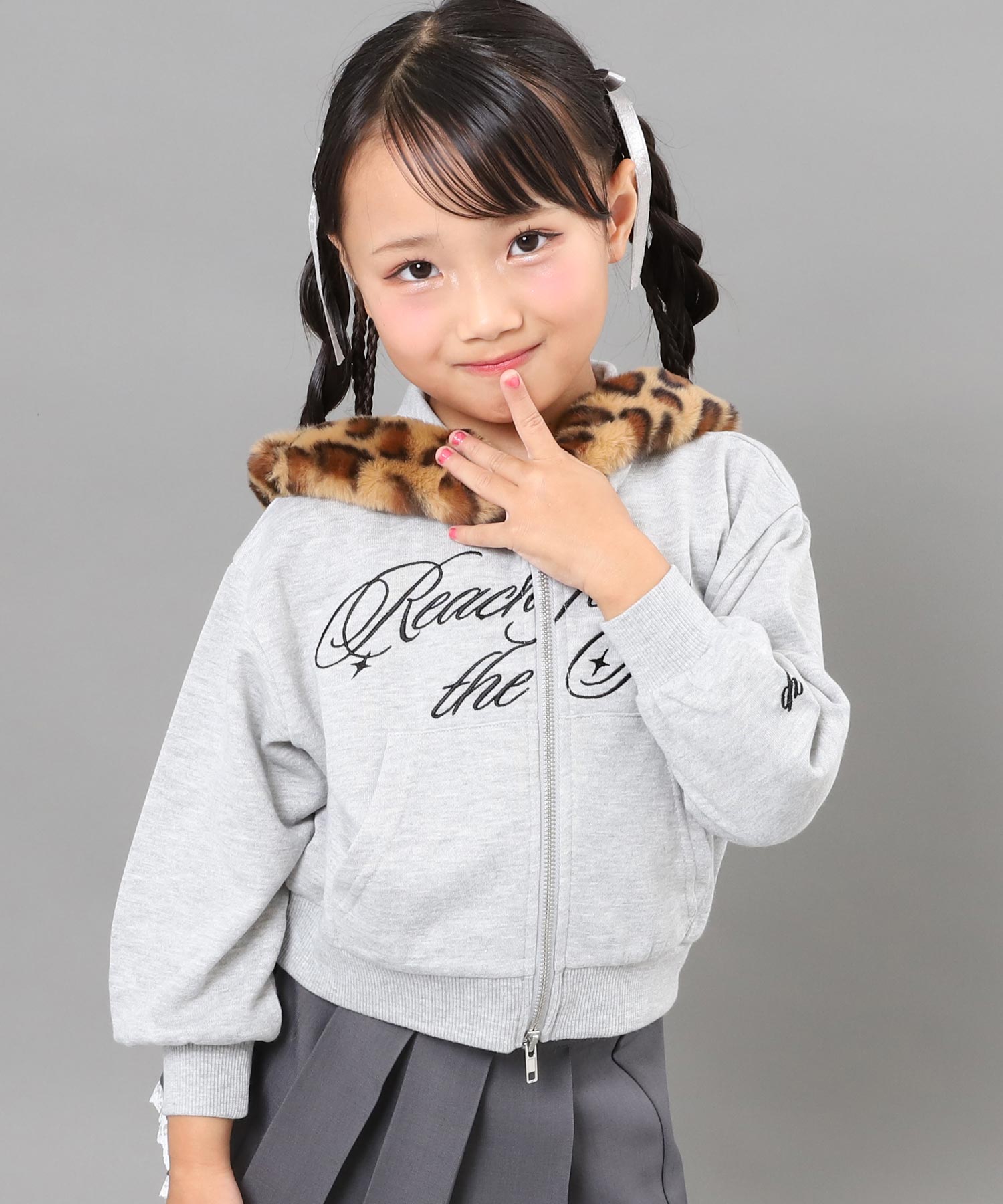 ライトグレー(110サイズ着用/身長：約115cm)