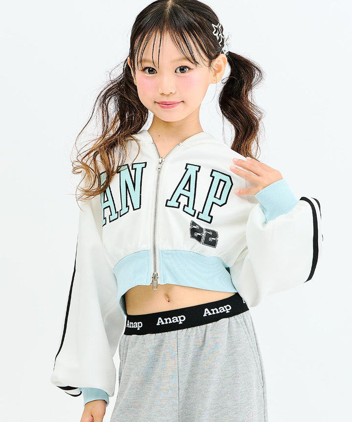 ホワイト(130サイズ着用/身長：約128cm)