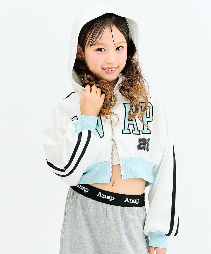 ホワイト(130サイズ着用/身長：約128cm)