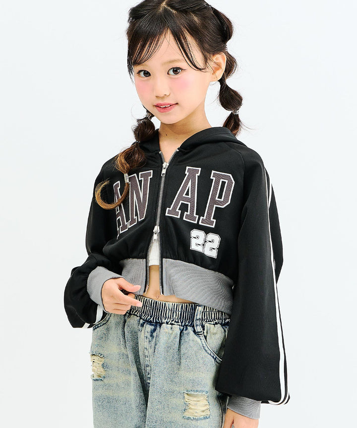 ブラック(130サイズ着用/身長：約128cm)