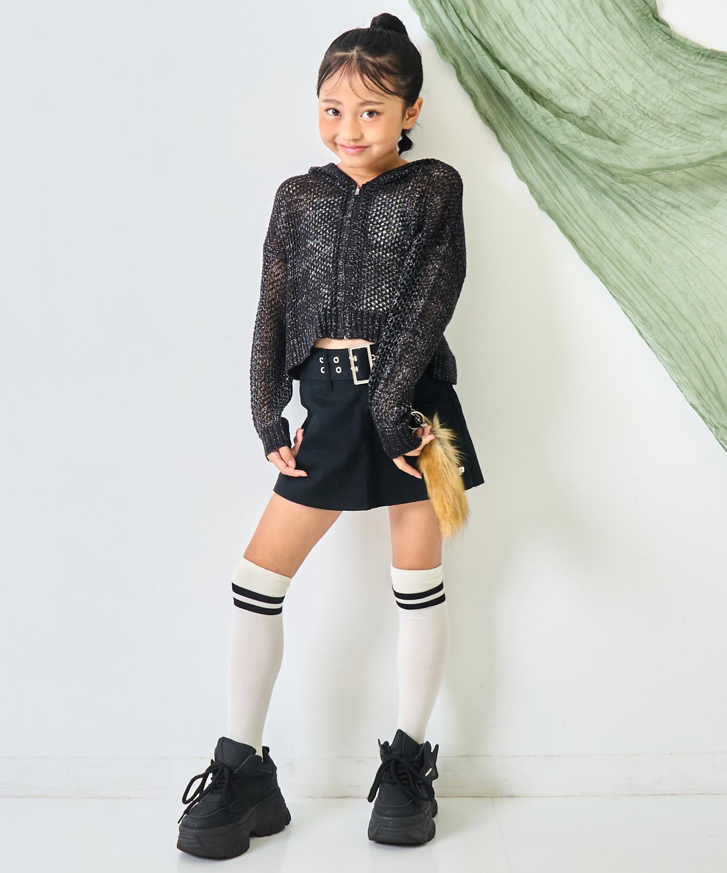 ブラック(120サイズ着用/身長：約128cm)