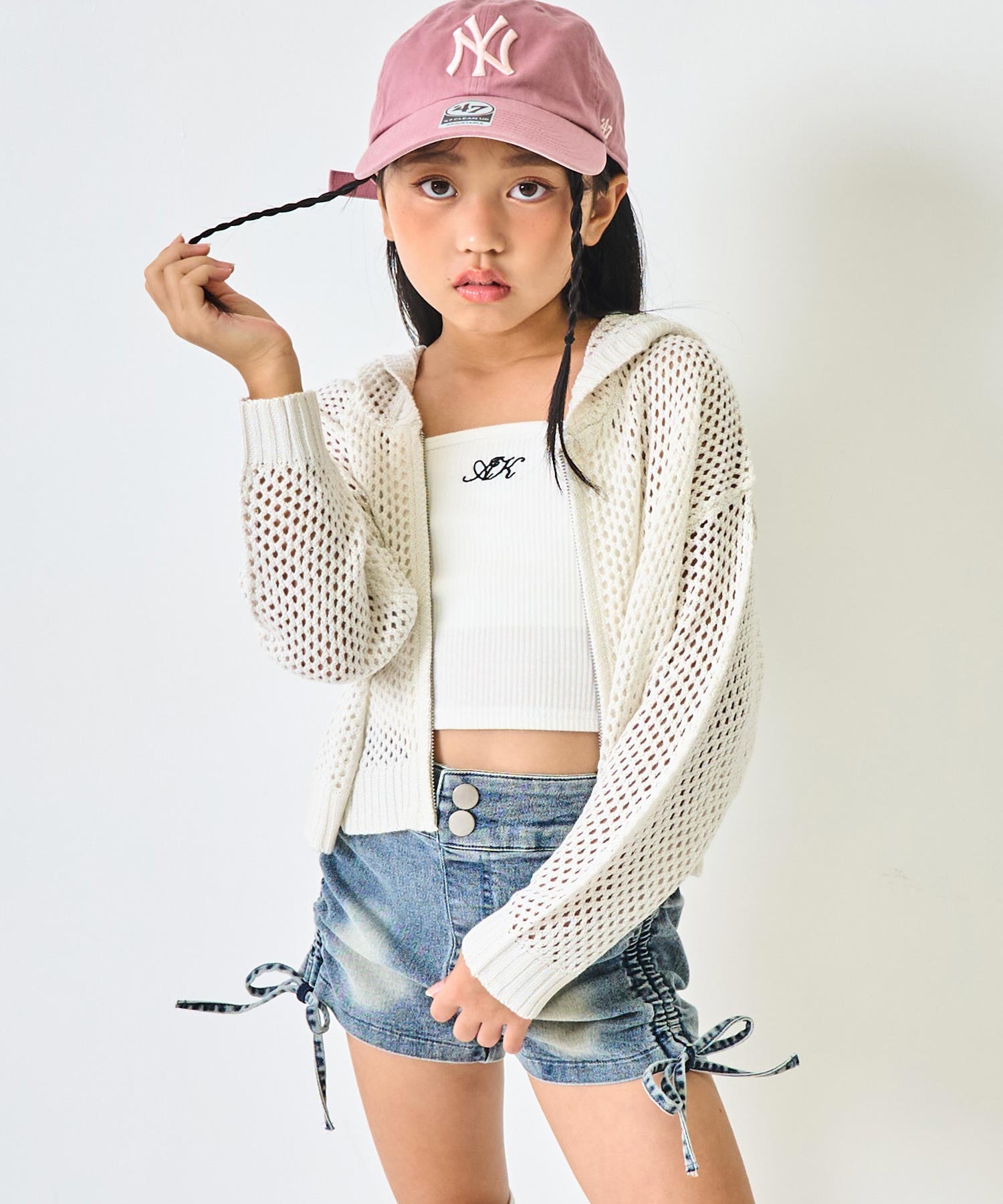 ホワイト(120サイズ着用/身長：約128cm)