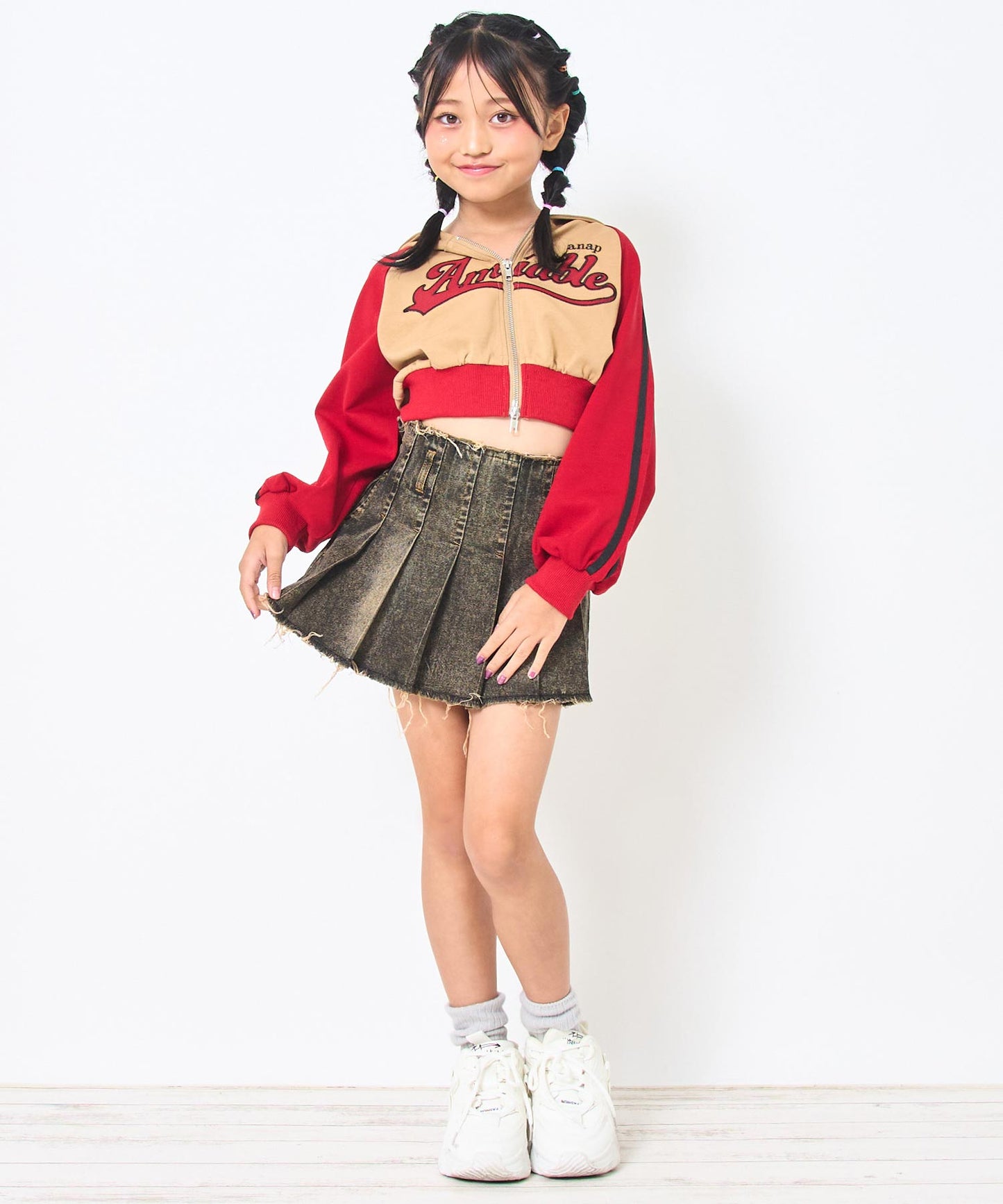レッド(120サイズ着用/身長：約128cm)