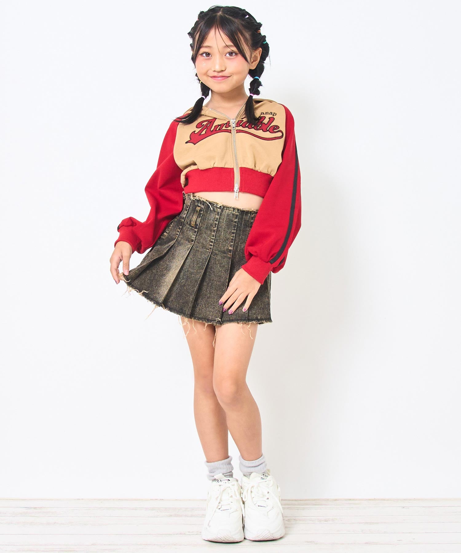 レッド(120サイズ着用/身長：約128cm)