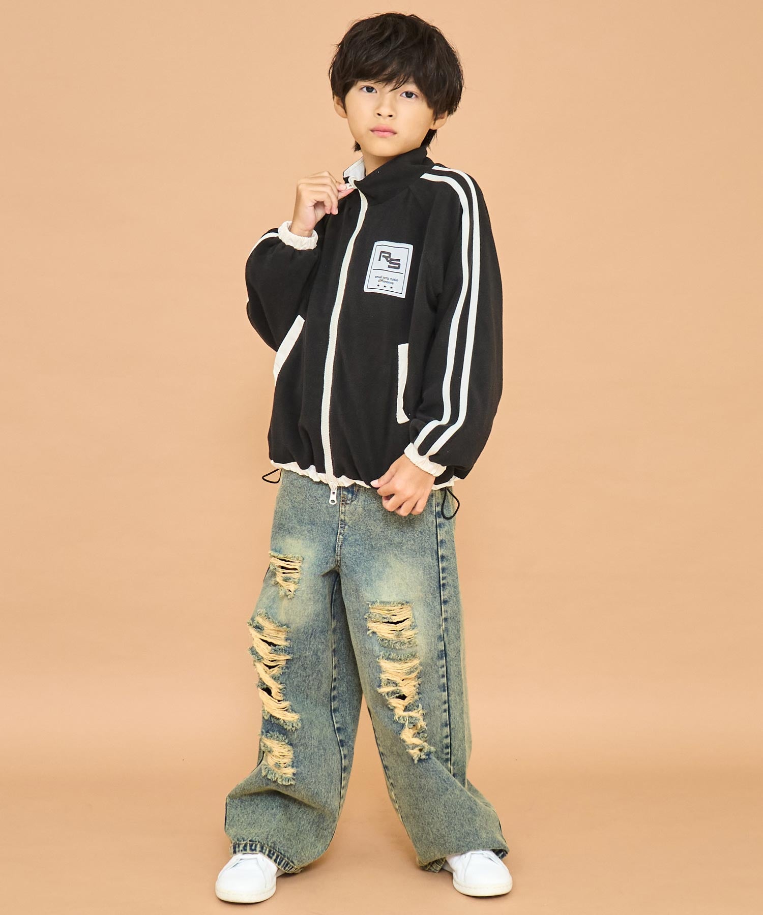 ブラック(130サイズ着用/身長：約130cm)