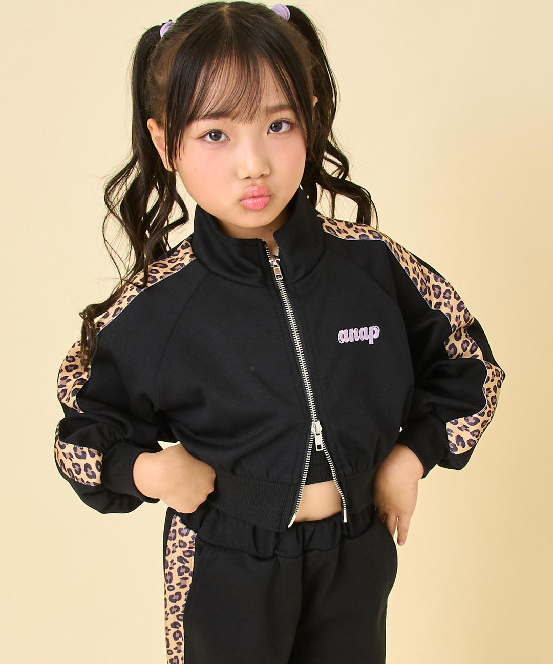 ブラック(110サイズ着用/身長：約115cm)