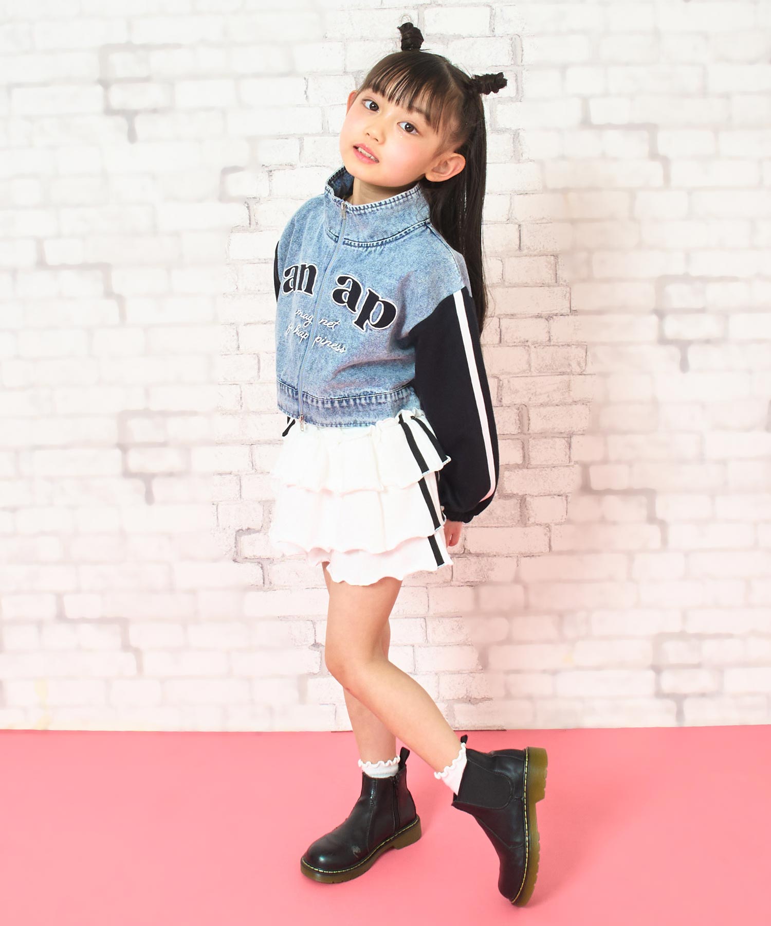 ブラック(110サイズ着用/身長：約106cm)