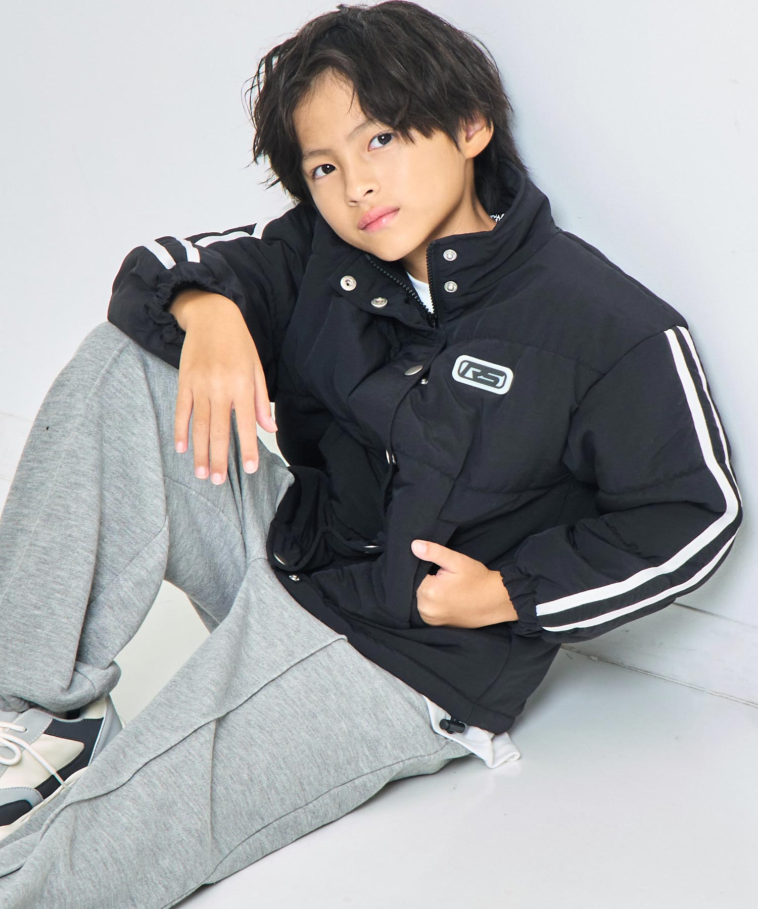 ブラック(130サイズ着用/身長：約130cm)