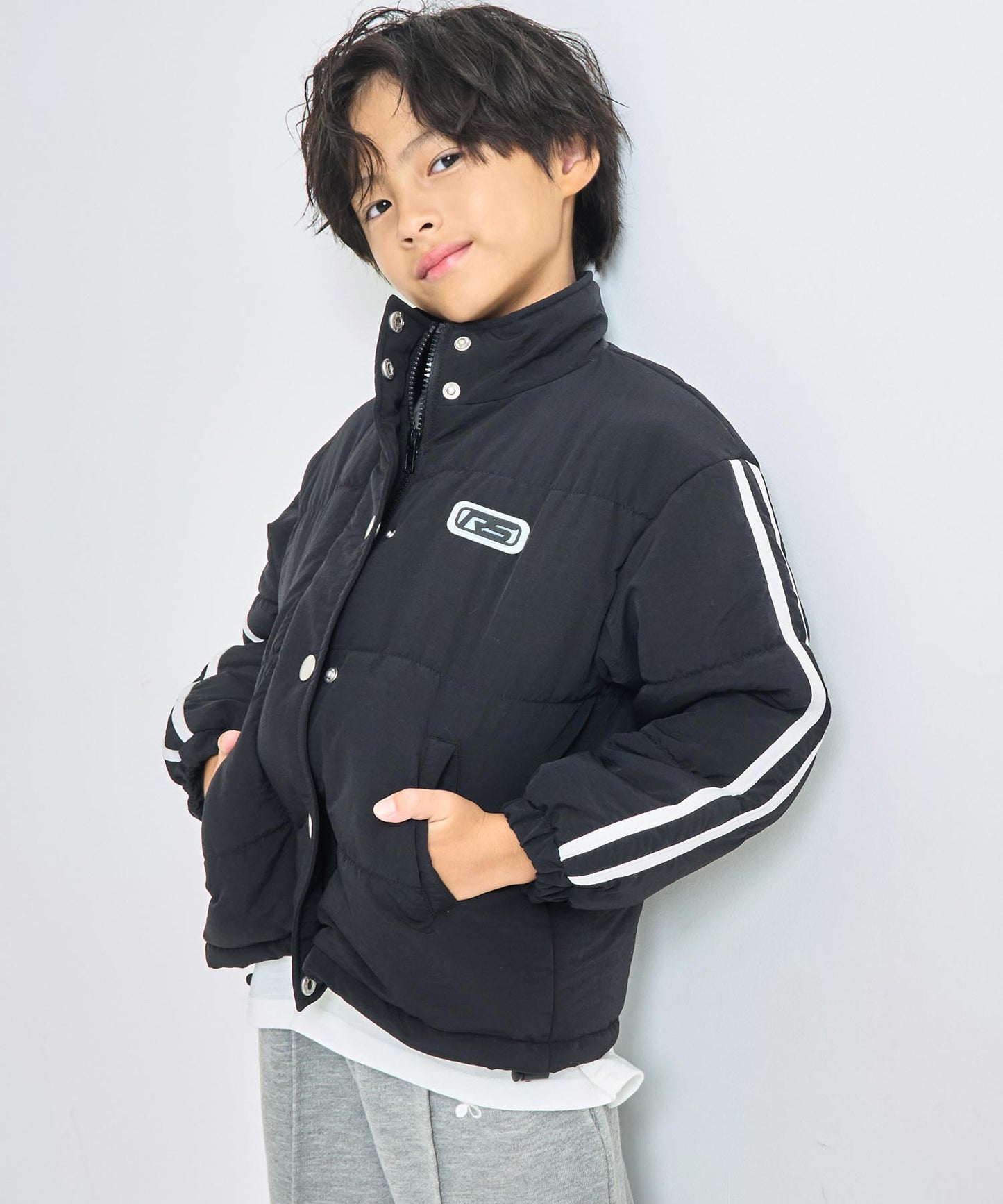 ブラック(130サイズ着用/身長：約130cm)