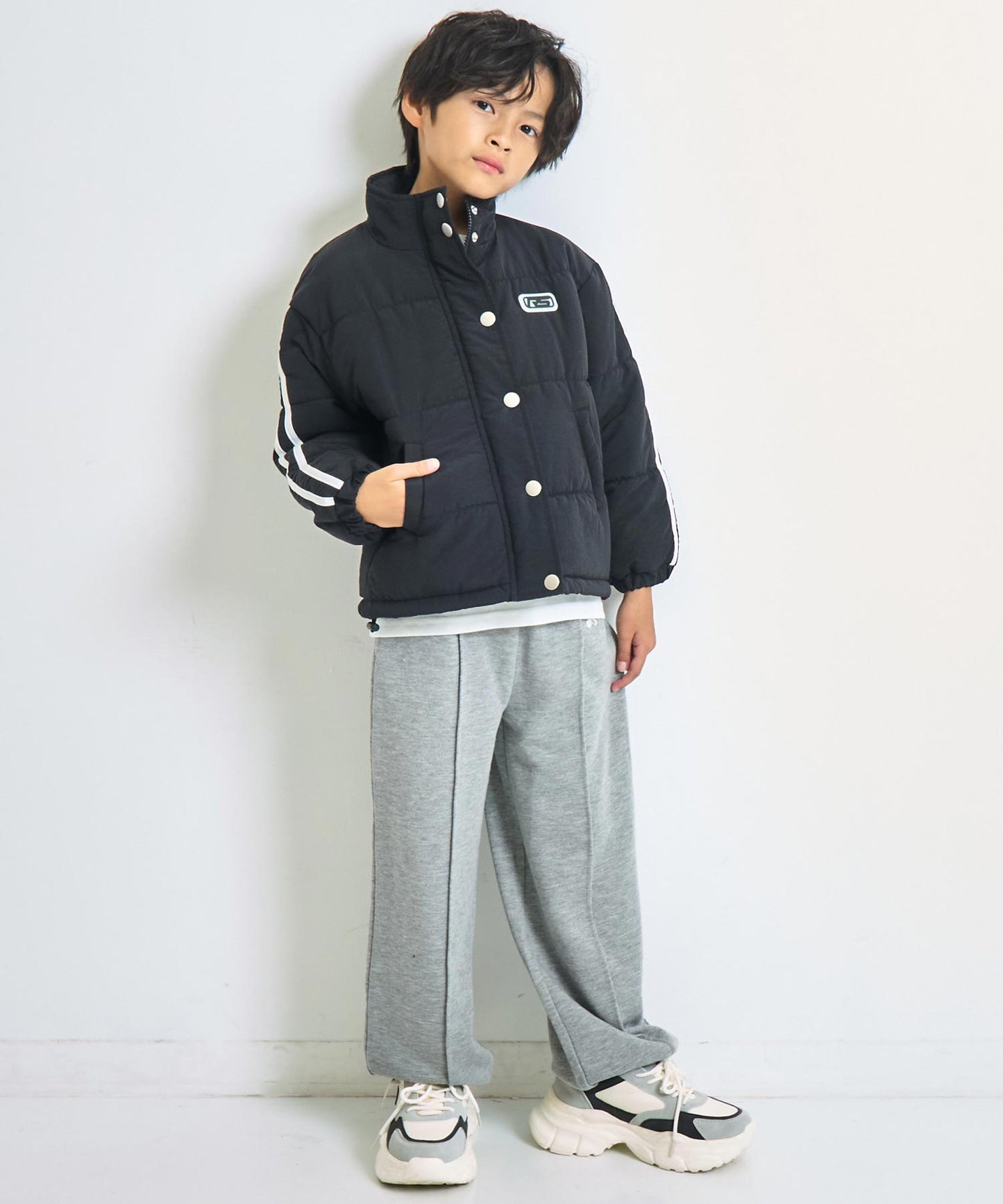 ブラック(130サイズ着用/身長：約130cm)