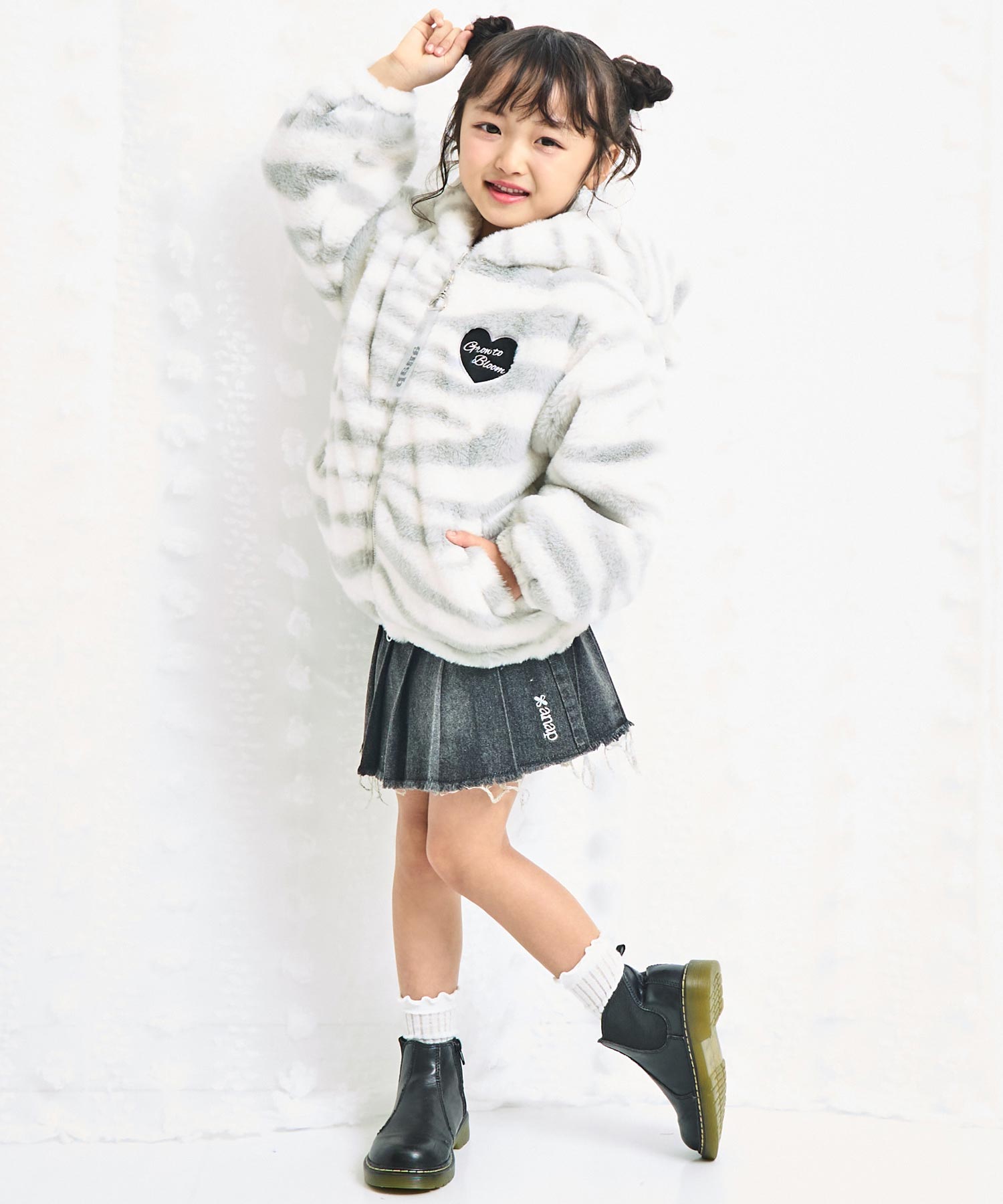 グレー(110サイズ着用/身長：約112cm)