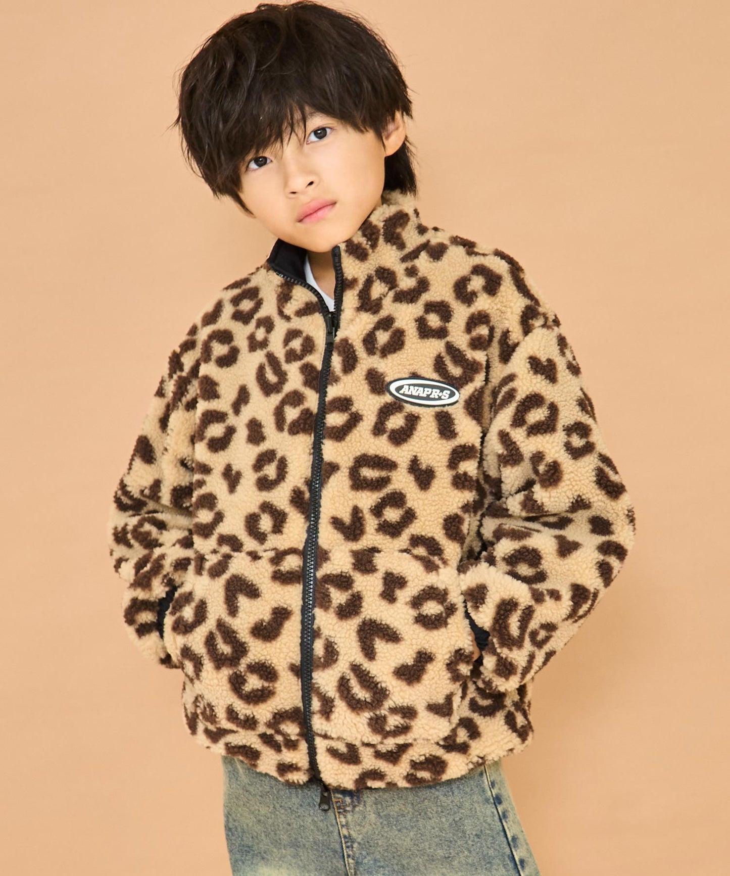 ブラック(130サイズ着用/身長：約130cm)