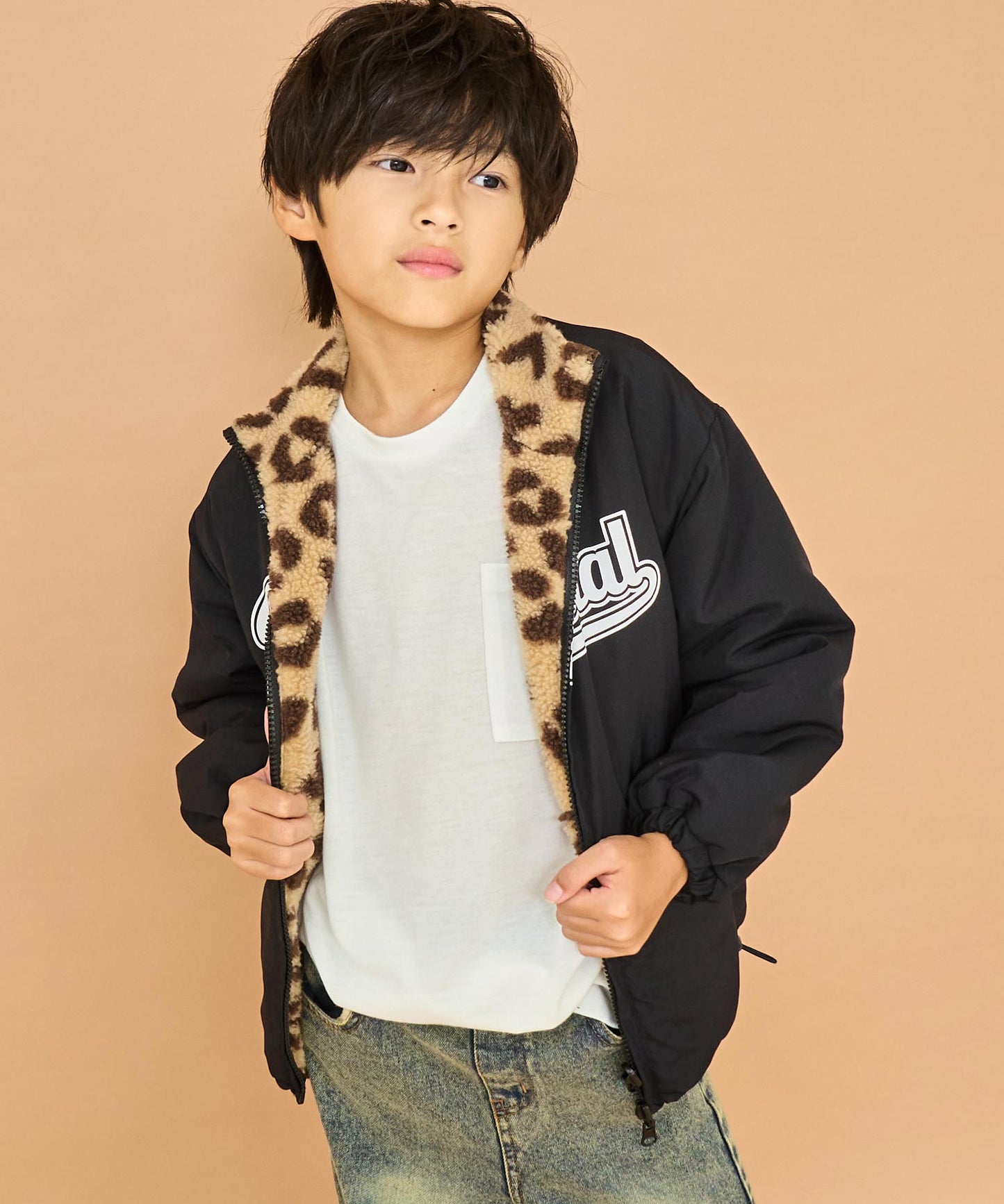 ブラック(130サイズ着用/身長：約130cm)