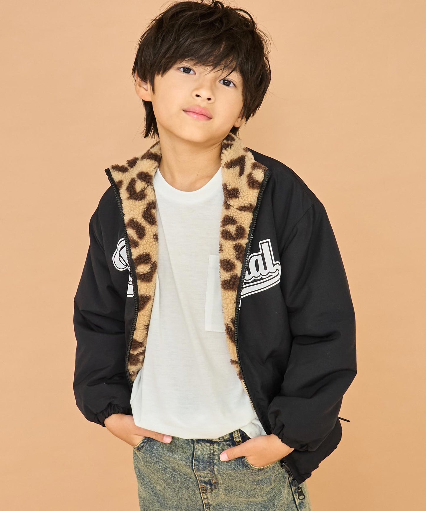 ブラック(130サイズ着用/身長：約130cm)