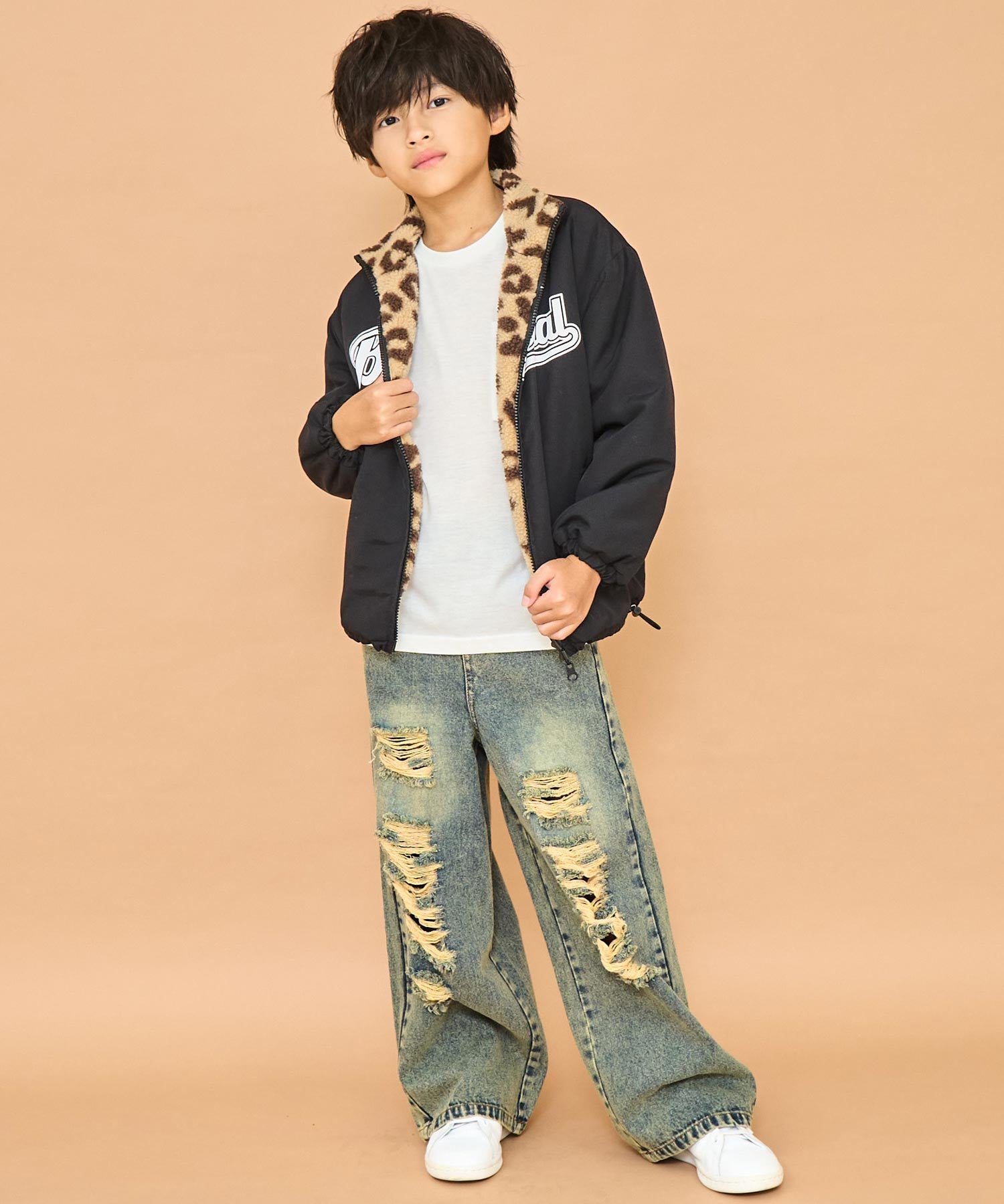 ブラック(130サイズ着用/身長：約130cm)