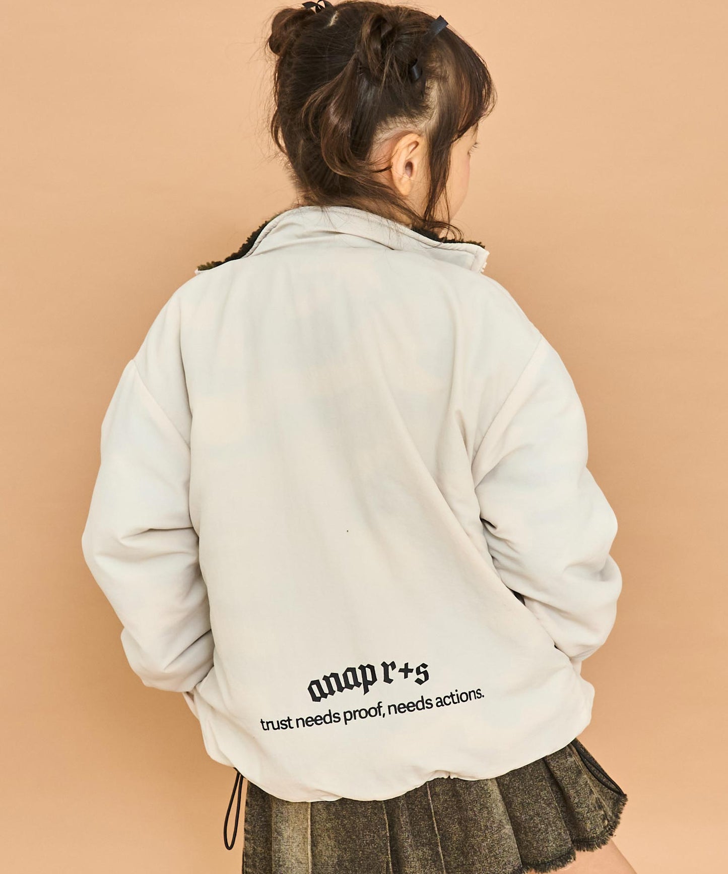 ベージュ(110サイズ着用/身長：約112cm)