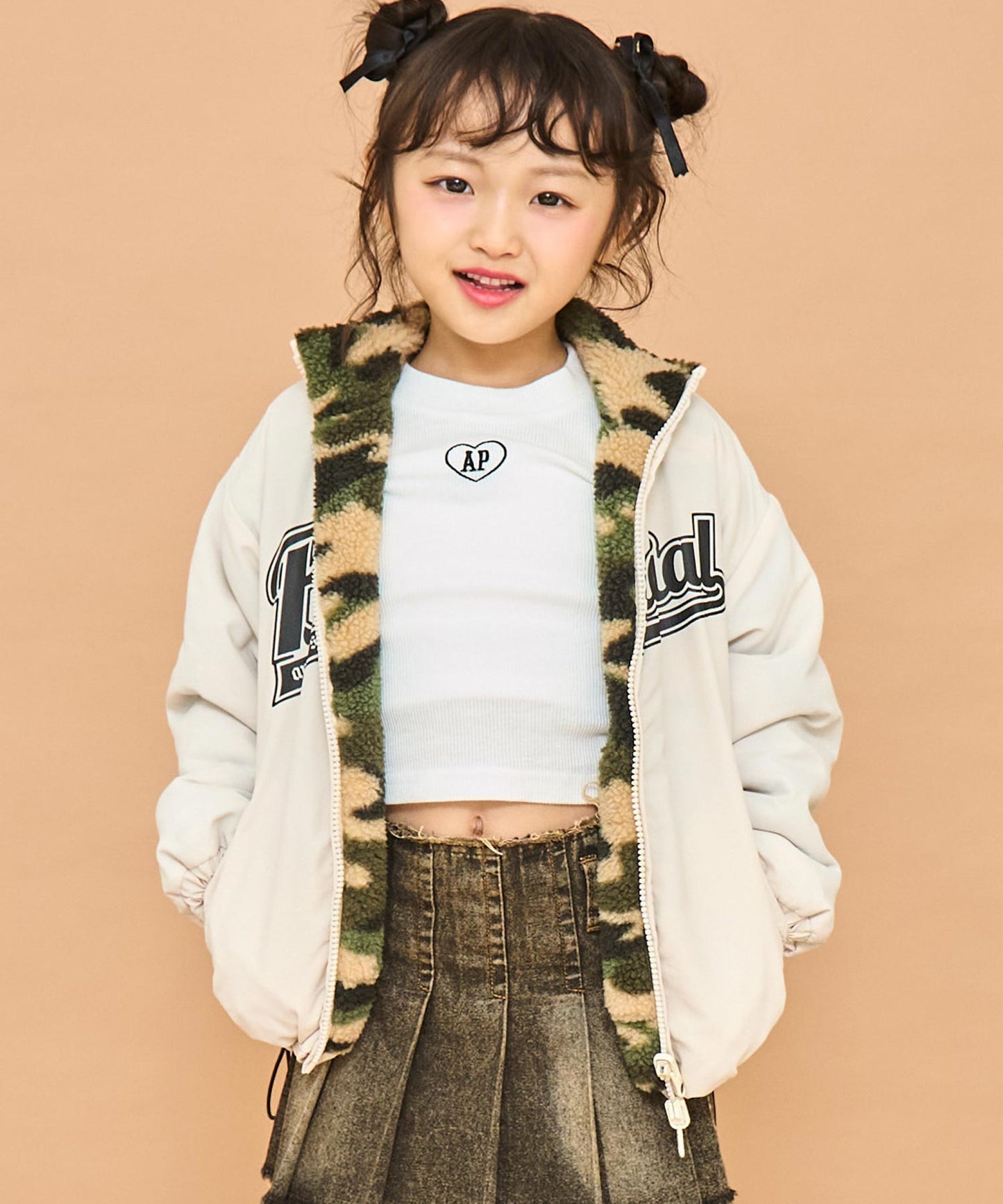 ベージュ(110サイズ着用/身長：約112cm)