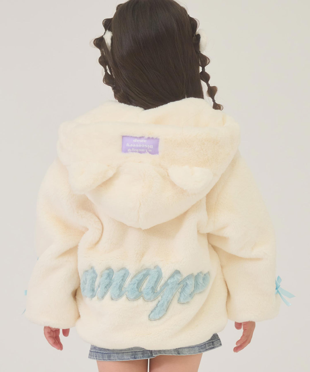 ホワイト(110サイズ着用/身長：約108cm)