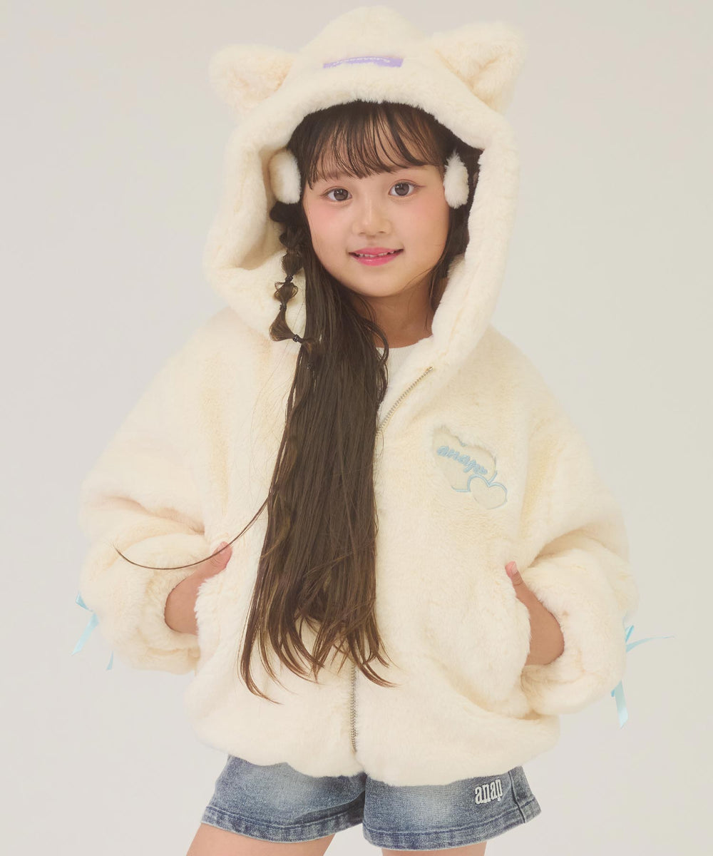 ホワイト(110サイズ着用/身長：約108cm)
