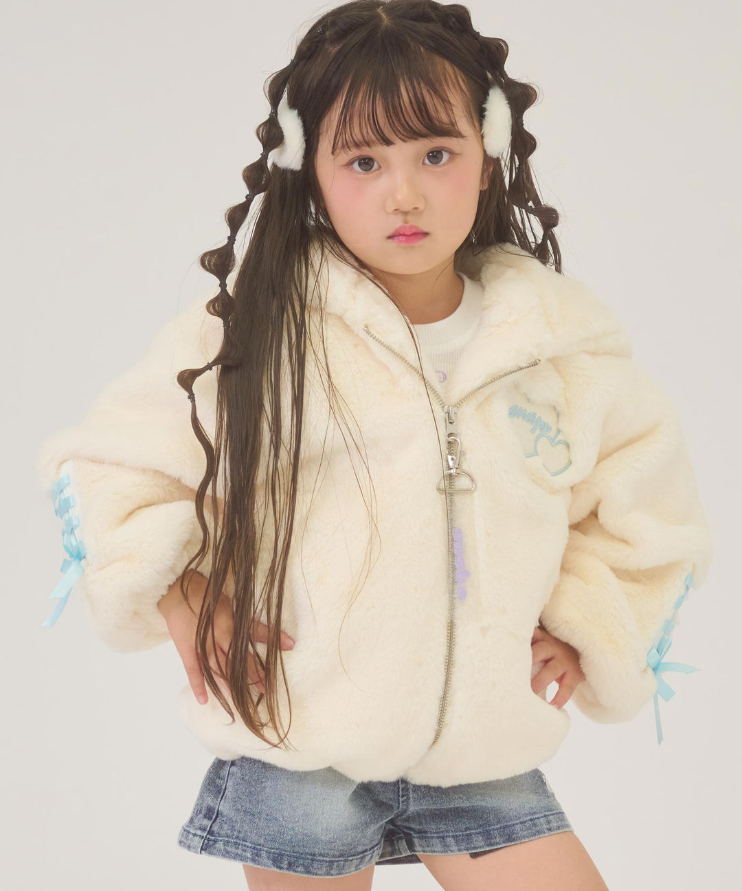 ホワイト(110サイズ着用/身長：約108cm)